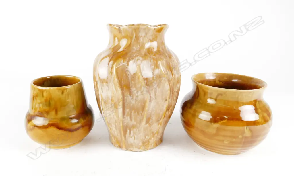 Three early Crown Lynn vases Image 1++
