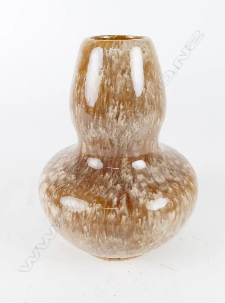 An early Crown Lynn bulbous vase Image 1++