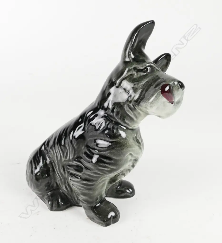 Crown Lynn sculpture of a seated dog Image 1++
