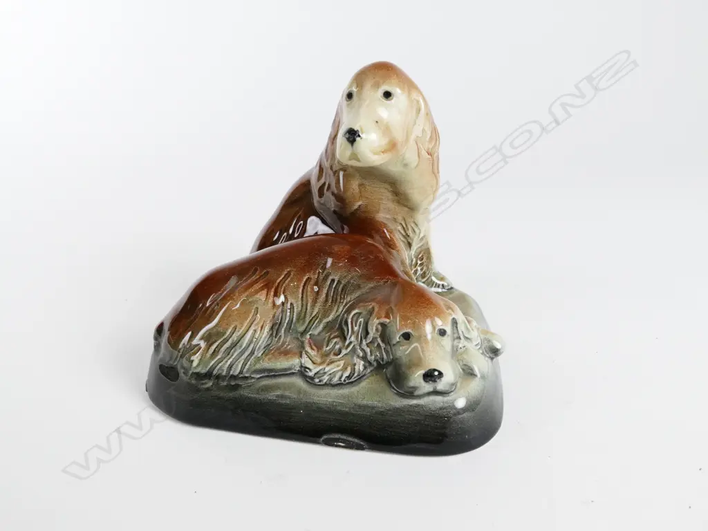Crown Lynn sculpture of two Setter dogs Image 1++
