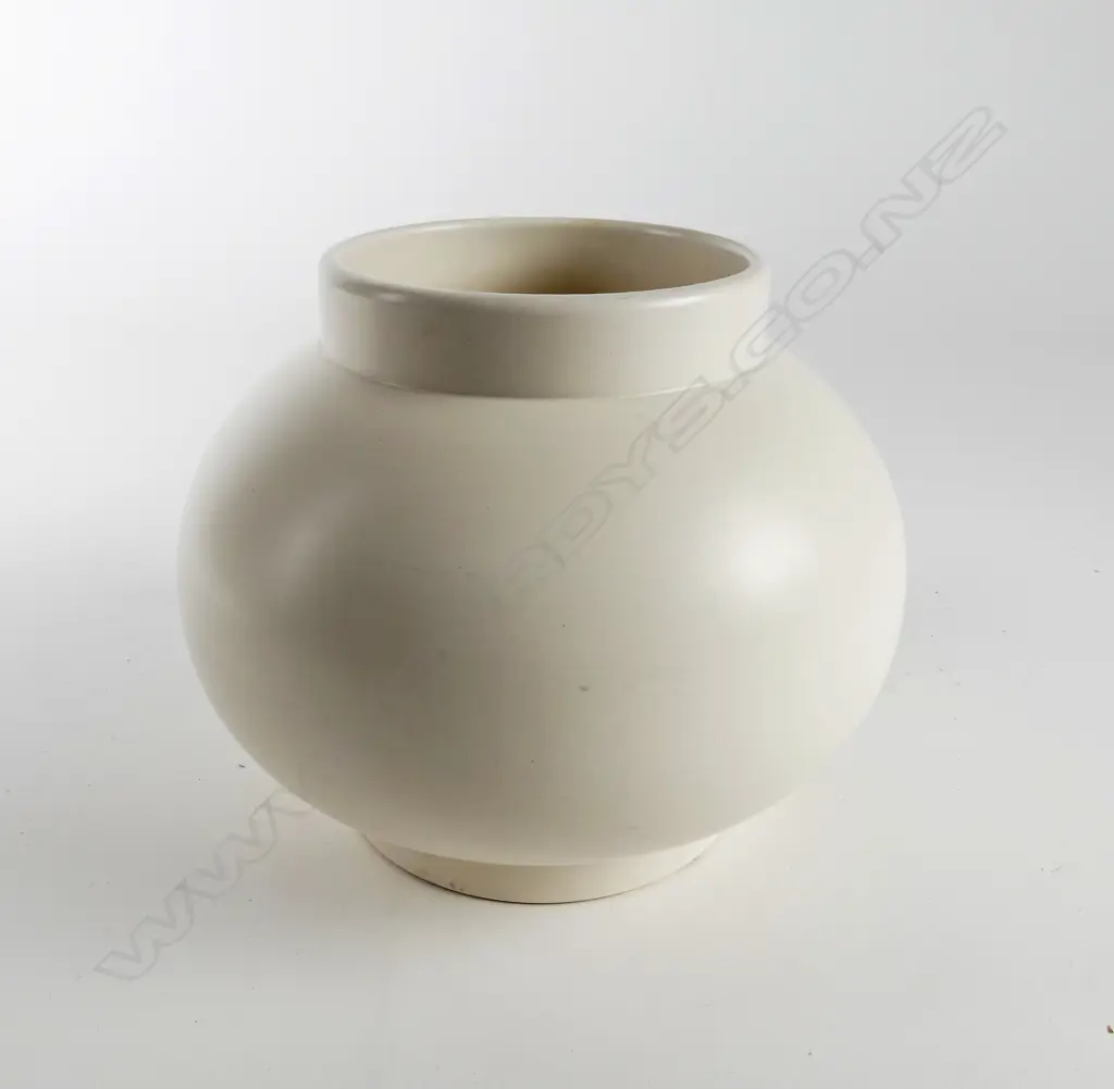 Crown Lynn Hand Potted medium size vase Image 1++