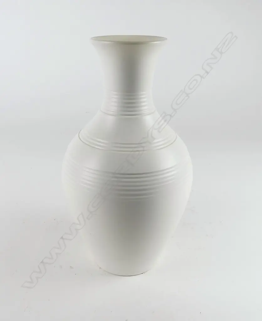 Crown Lynn 'Hand Potted' white glaze vase Image 1++