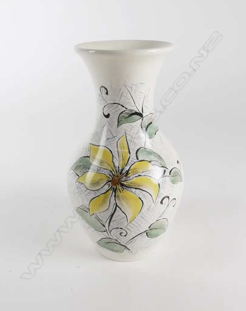 Crown Lynn Hand Crafted baluster vase Image 1++