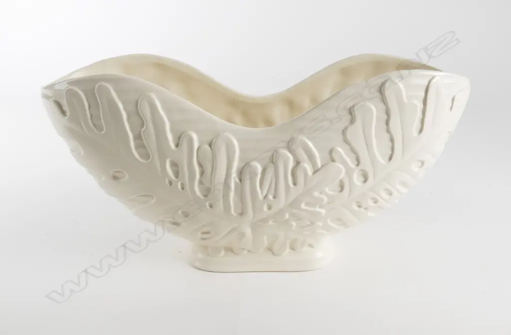 Crown Lynn trough form vase Image 1++