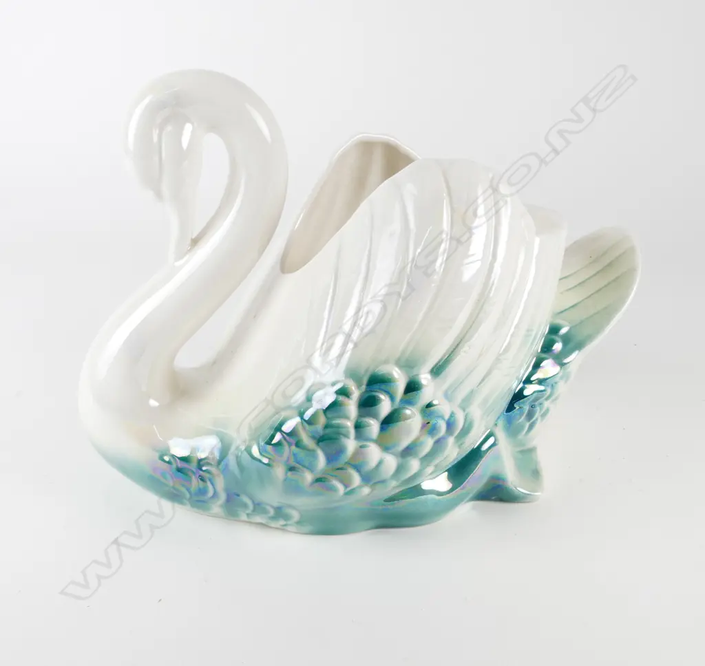 Crown Lynn large lustre glazed swan Image 1++