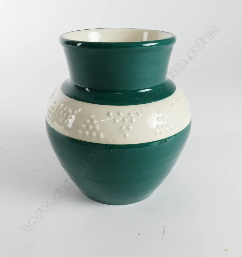 Crown Lynn vase similar to above Image 1++