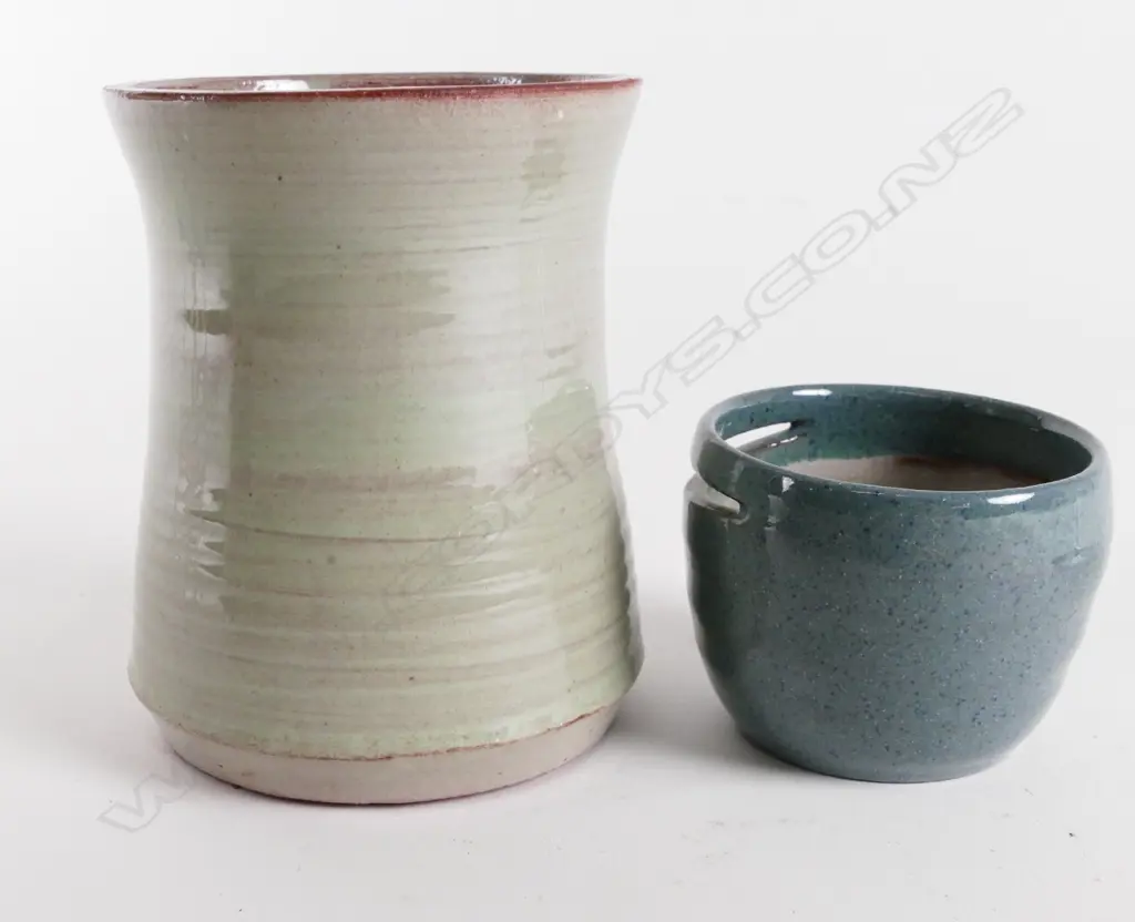 Two Elizabeth Lissaman pottery pieces Image 1++