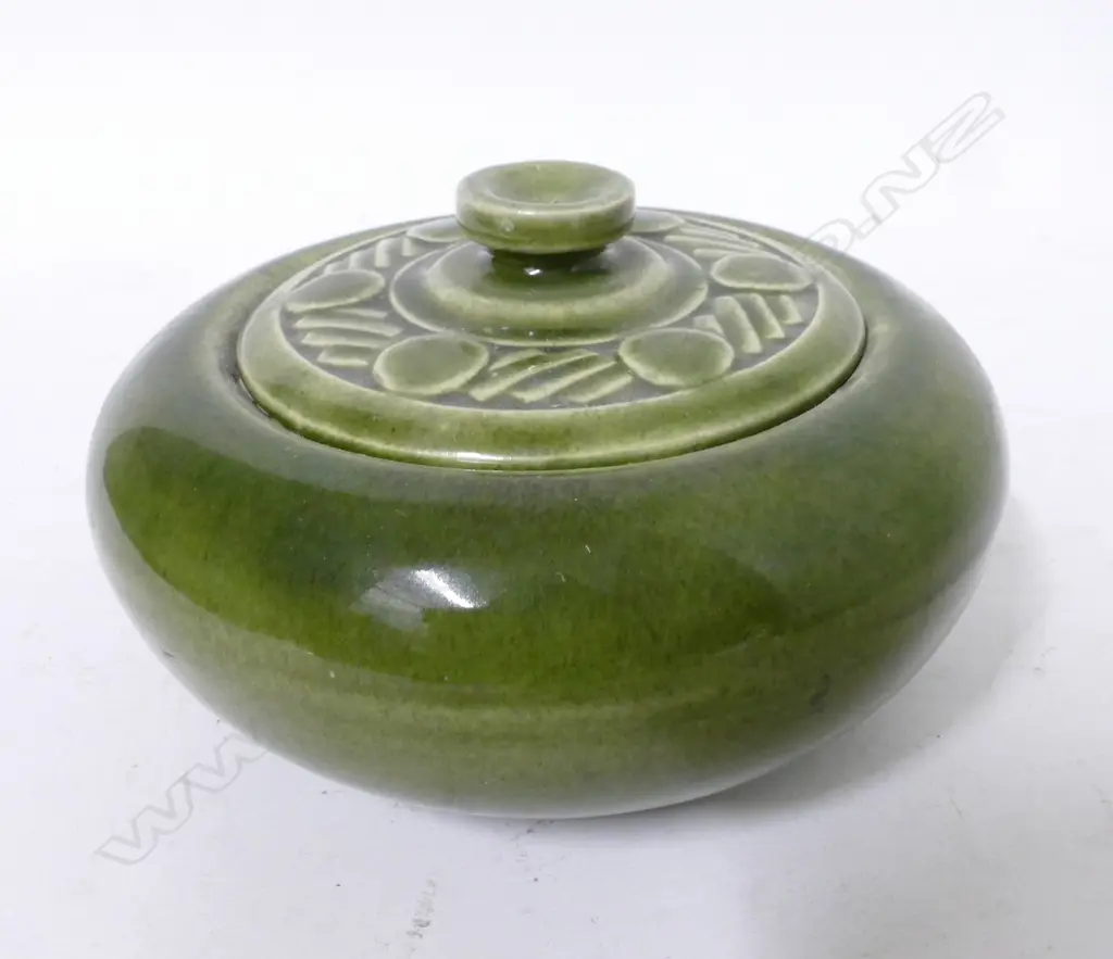 Four Temuka Ware pottery pieces Image 1++