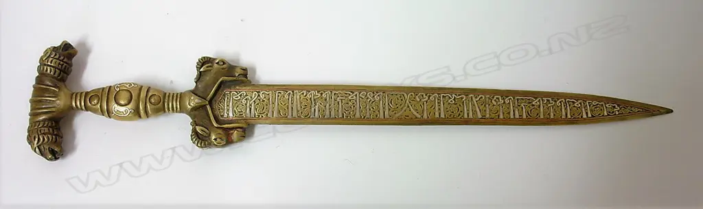 An Afghanistan ritual bronze dagger Image 1++