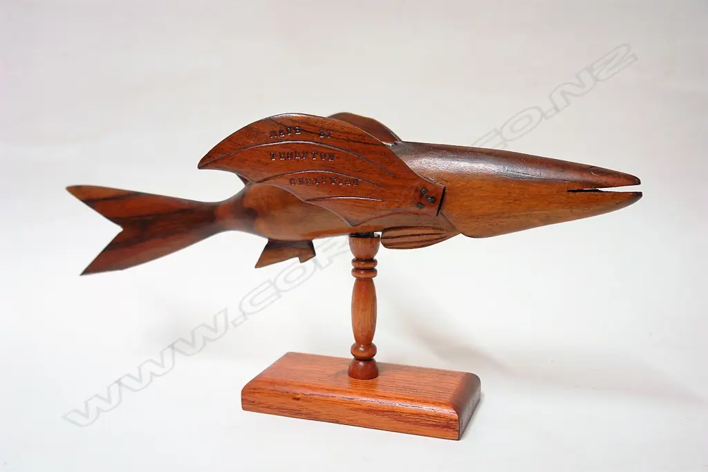 A Pitcairn Island carved wood flying fish Image 1++