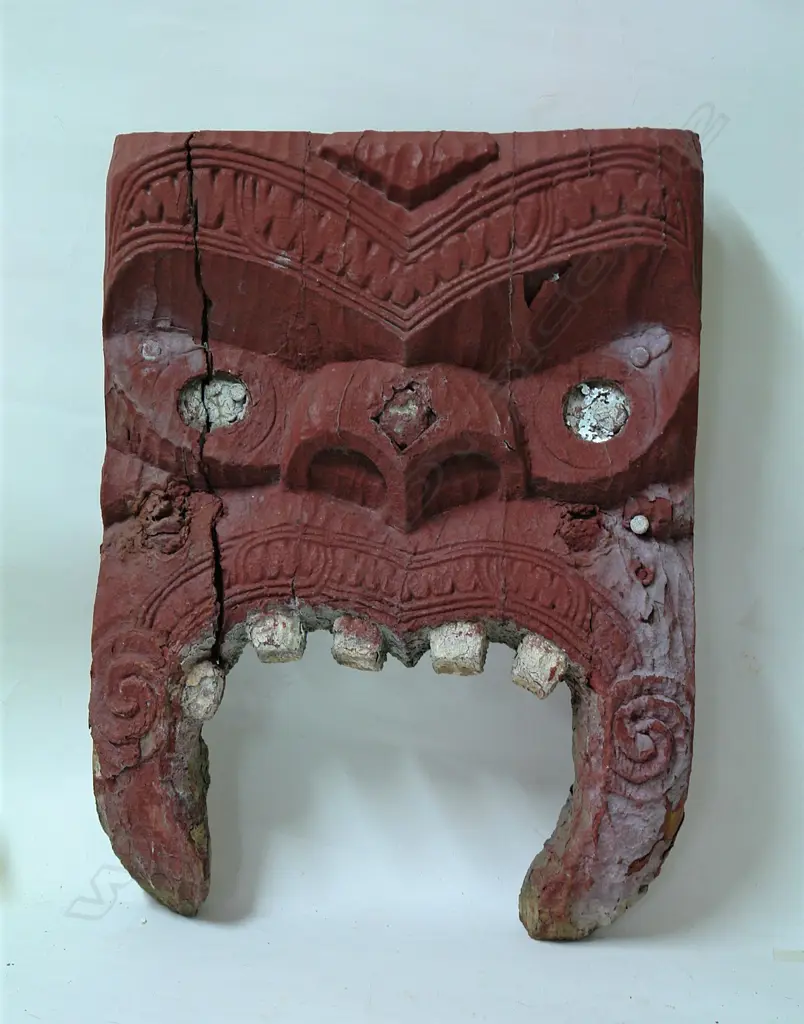 A 19thC Maori carved stylised mask Image 1++
