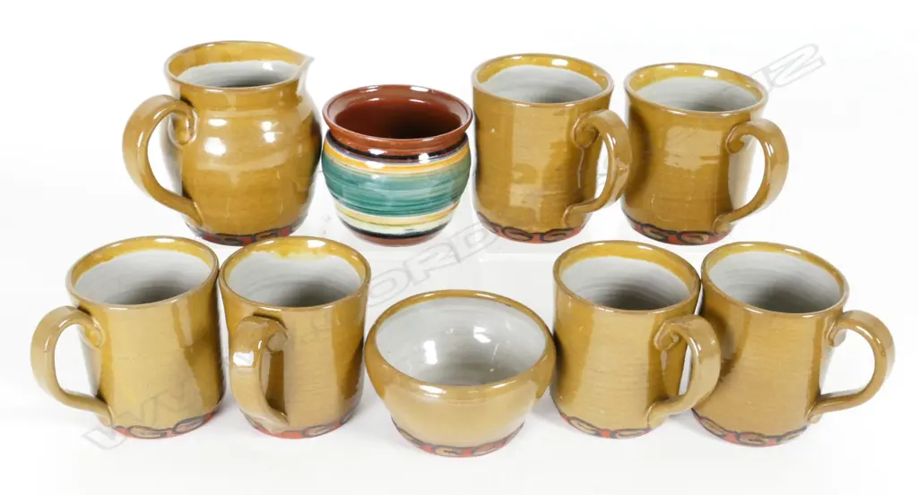 An Elizabeth Lissaman eight-piece pottery coffee set Image 1++