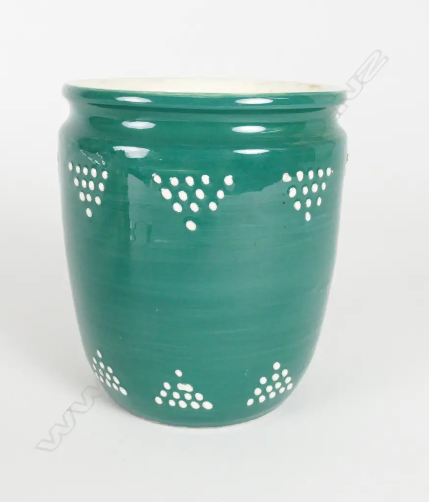 A Crown Lynn vase Image 1++