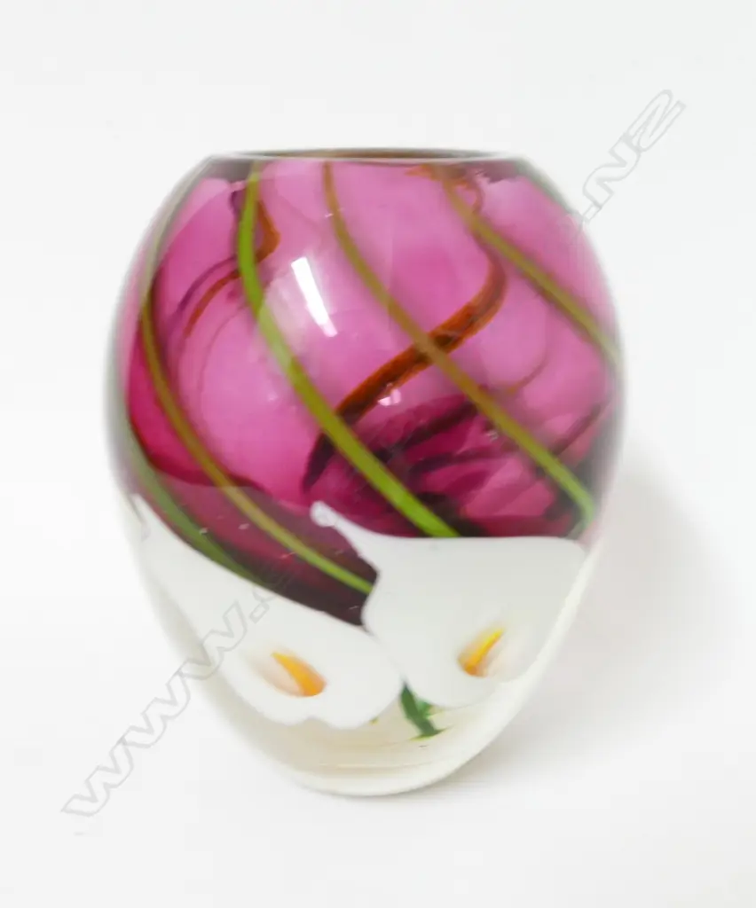 A Peter Raos lily art glass vase Image 1++
