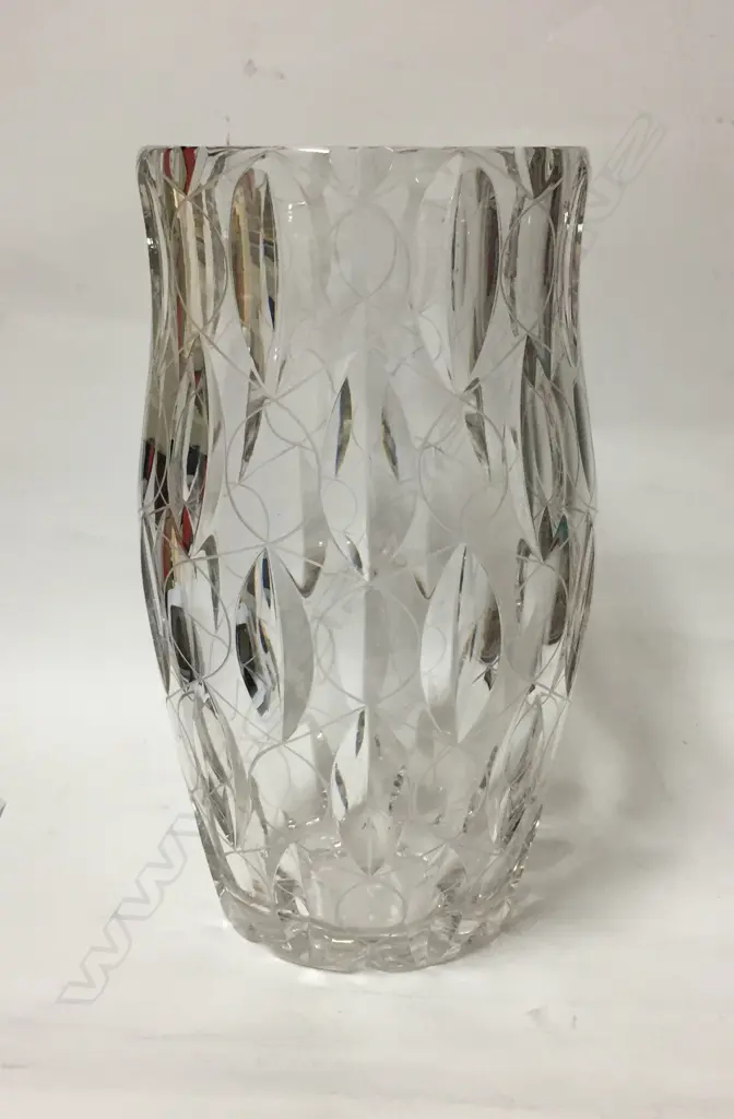 A 1930s Clyne Farquharson cut glass vase in a stylised leaf and vine pattern Image 1++