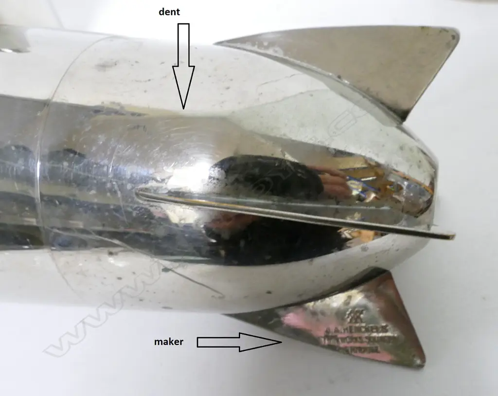 A vintage silver plate Zeppelin cocktail shaker Image 1++