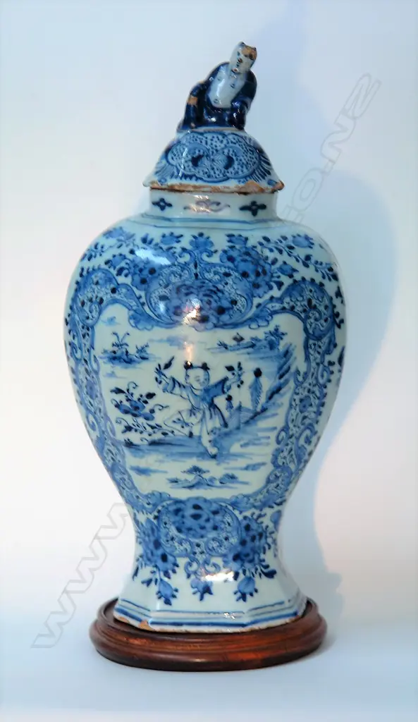 An 18th/19thC Dutch Delft chinoiserie lidded urn Image 1++