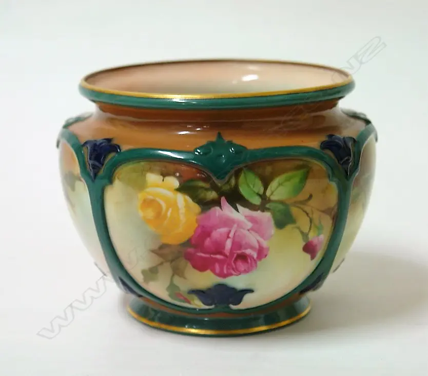 An early 20thC Royal Worcester hand painted 'Roses' vase Image 1++