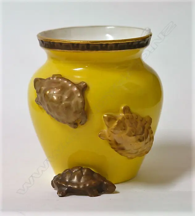 A 19thC Worcester small yellow vase Image 1++