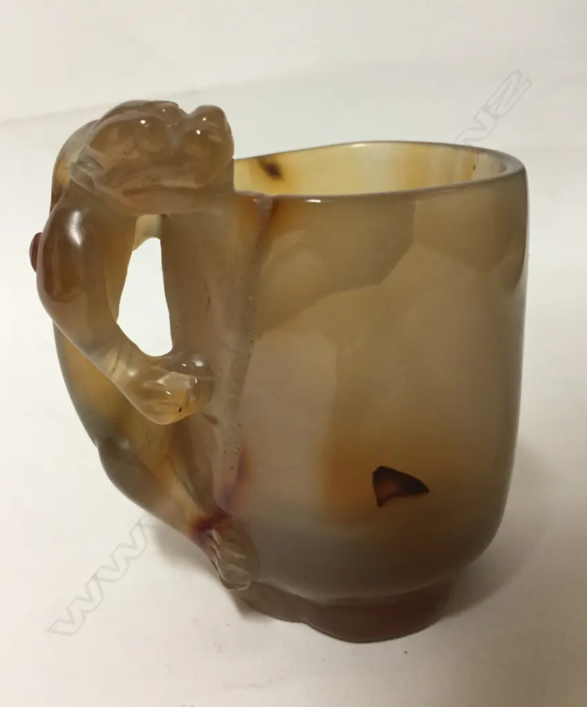 A Chinese carved agate cup Image 1++