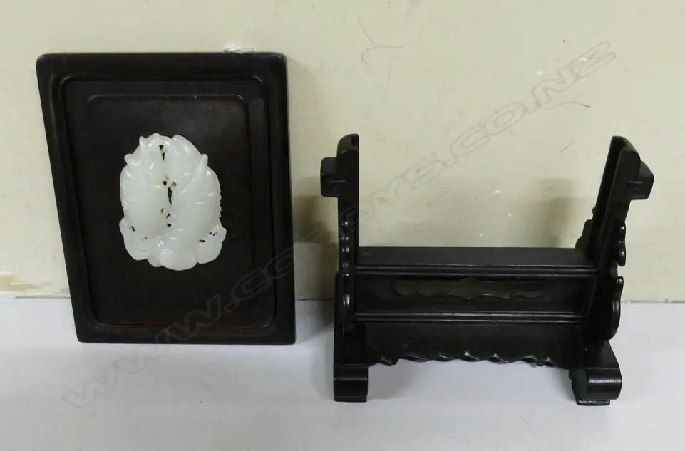 A Chinese fine quality white jade set small rosewood screen Image 1++