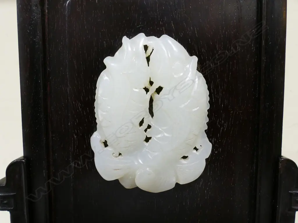 A Chinese fine quality white jade set small rosewood screen Image 1++