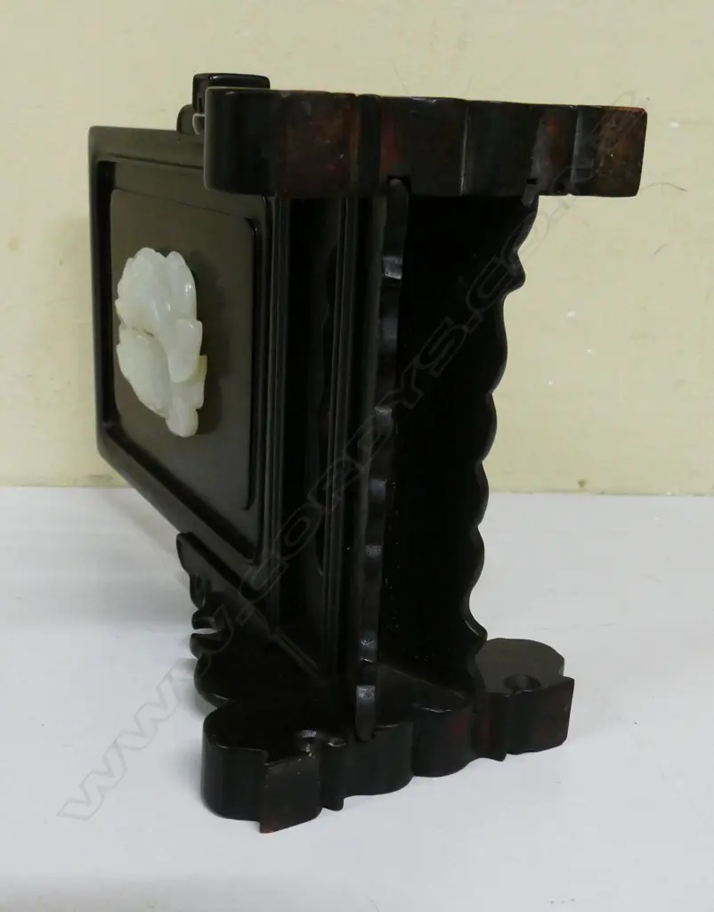 A Chinese fine quality white jade set small rosewood screen Image 1++