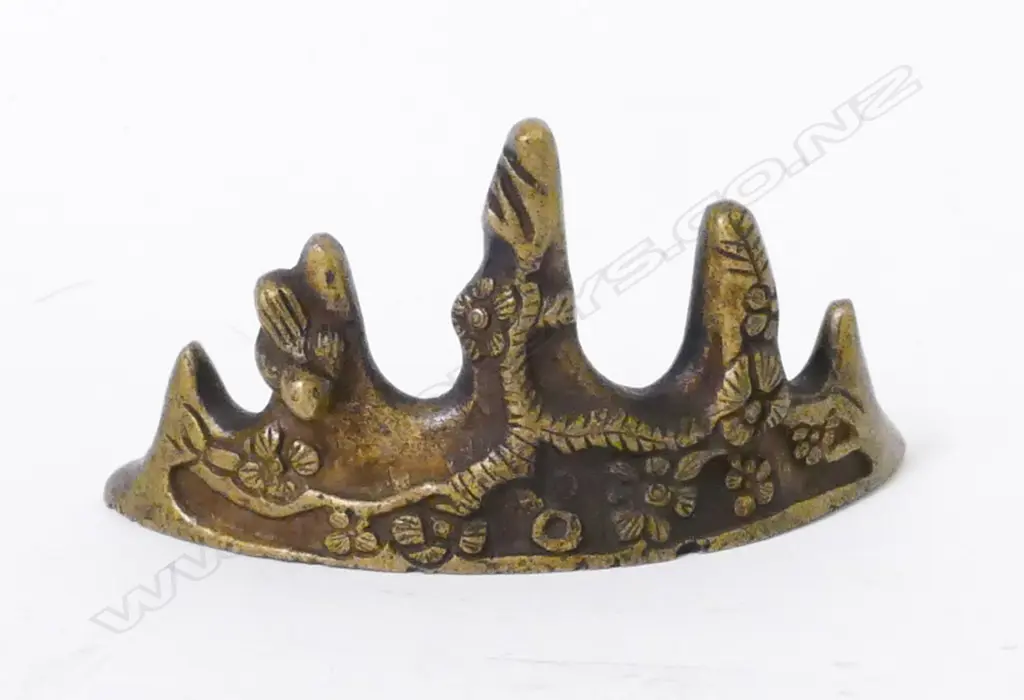 A Chinese bronze brush rest Image 1++