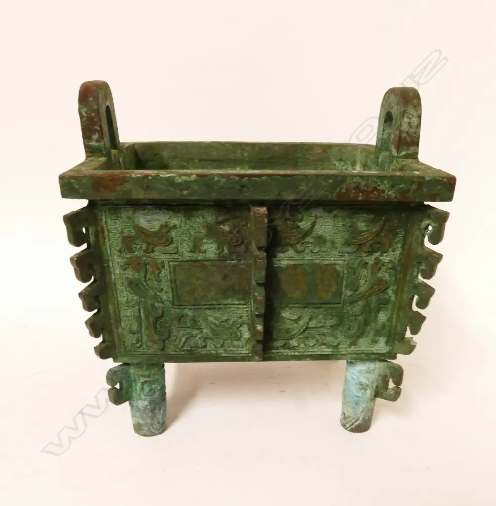 A Chinese bronze archaic vessel Image 1++