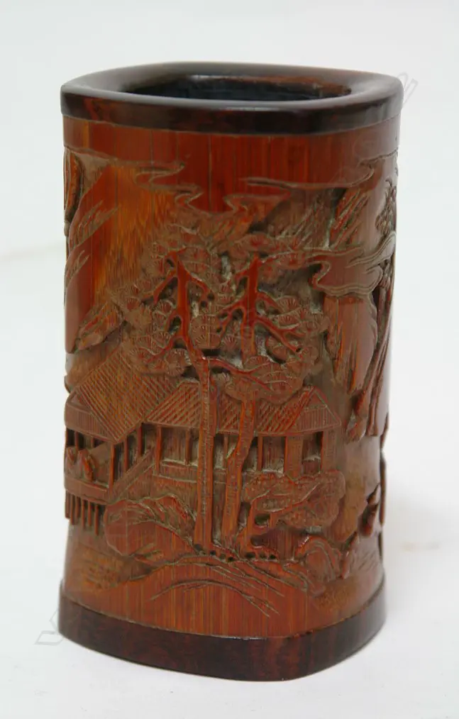 A fine Chinese carved bamboo brush pot Image 1++