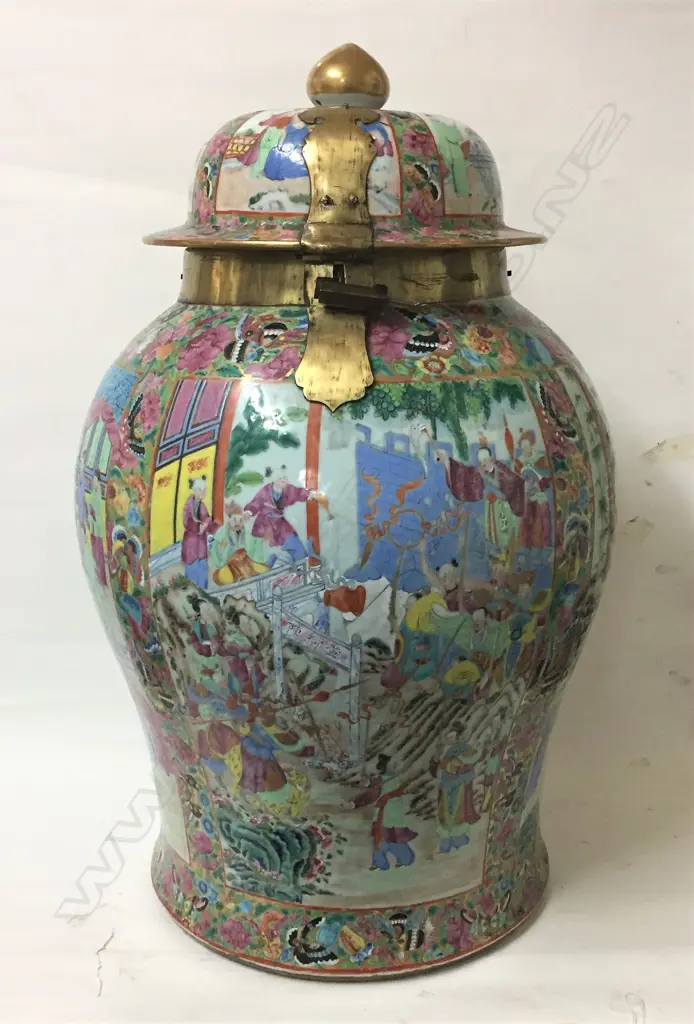 A large and impressive early 19thC Chinese famille rose lidded jar Image 1++