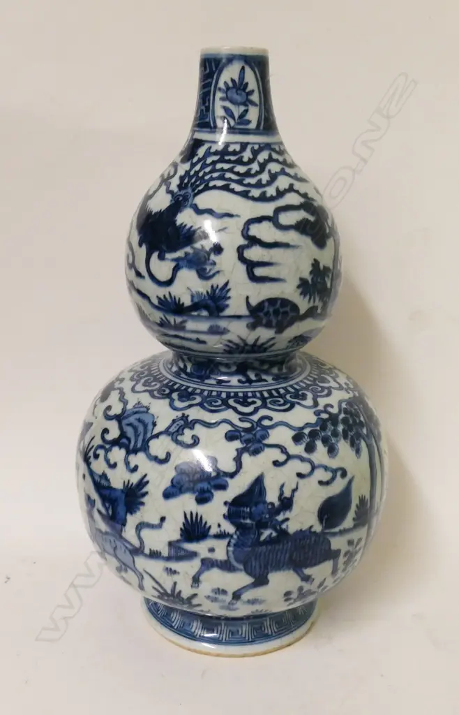 A Chinese porcelain double gourd vase in the manner of the Ming period Image 1++
