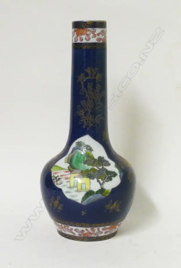 A Chinese porcelain bottle vase Image 1++
