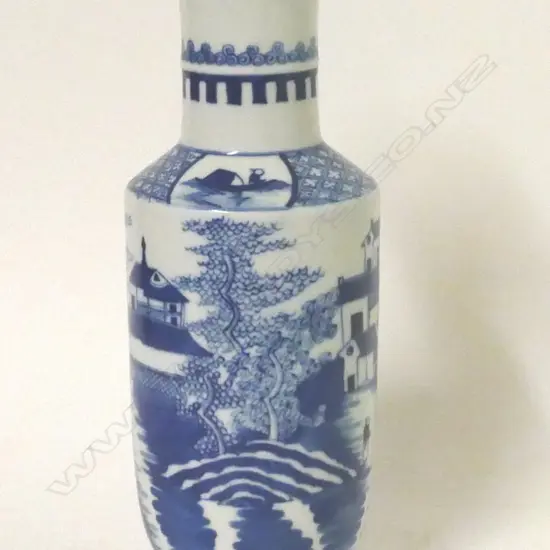 A Chinese porcelain blue and white vase