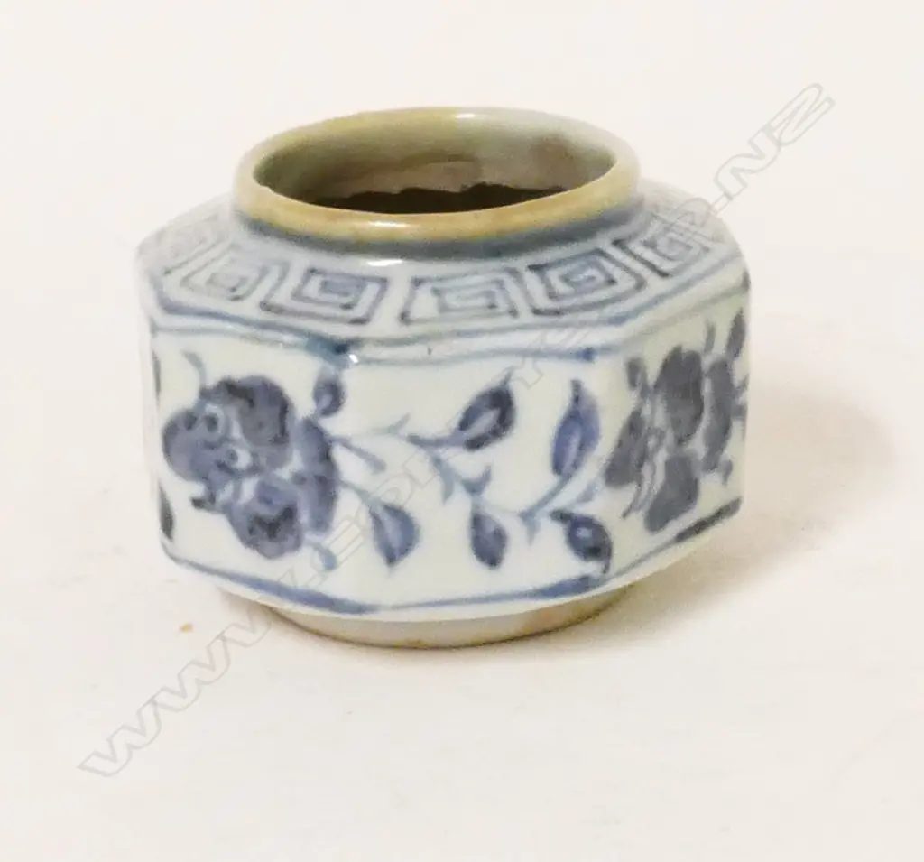 A Chinese porcelain blue and white water bowl for a bird cage Image 1++