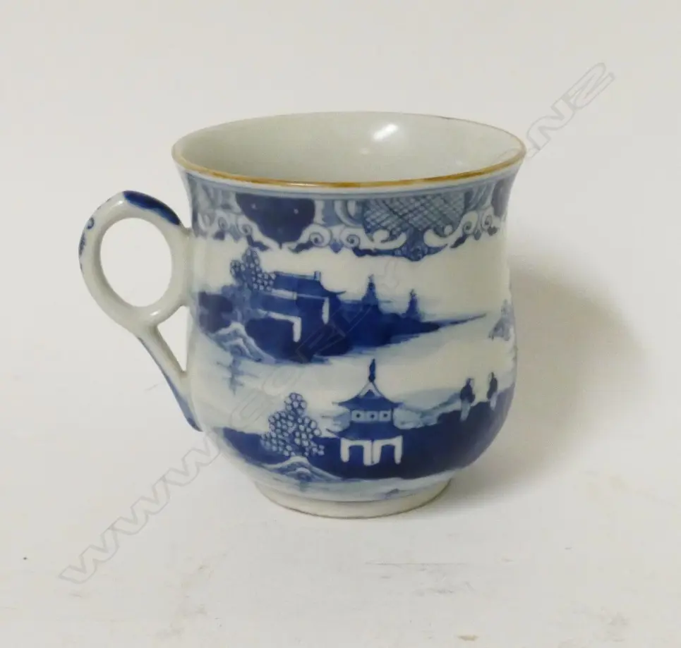 A Chinese blue and white mug Image 1++