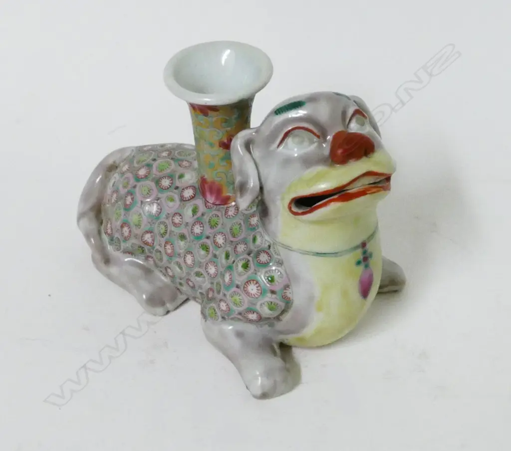 A Chinese porcelain temple lion dog incense holder Image 1++