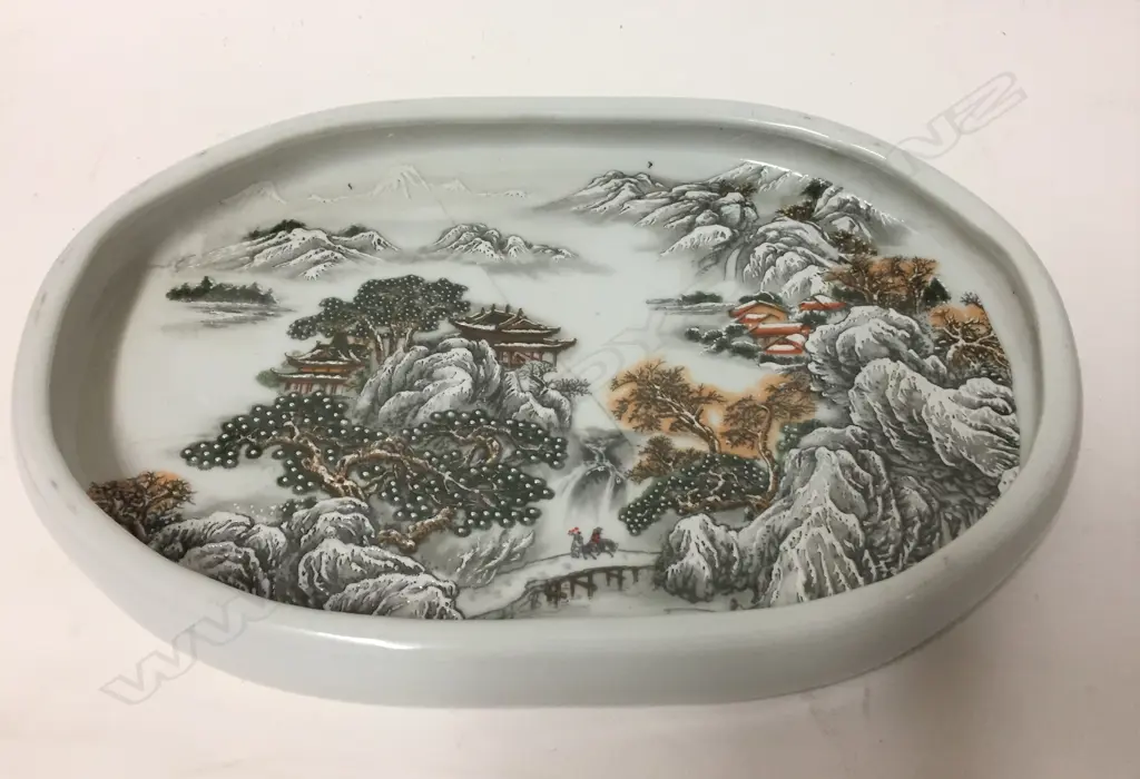 A Chinese porcelain shallow oval dish Image 1++