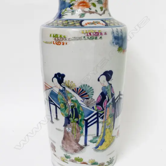 A Chinese porcelain rouleau vase