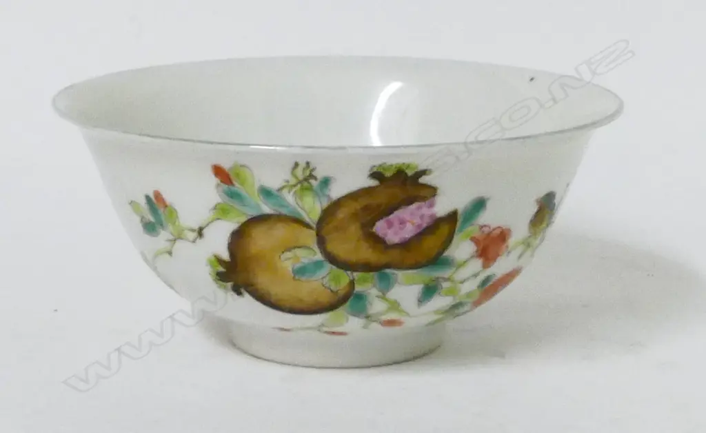 A fine Chinese porcelain bowl Image 1++