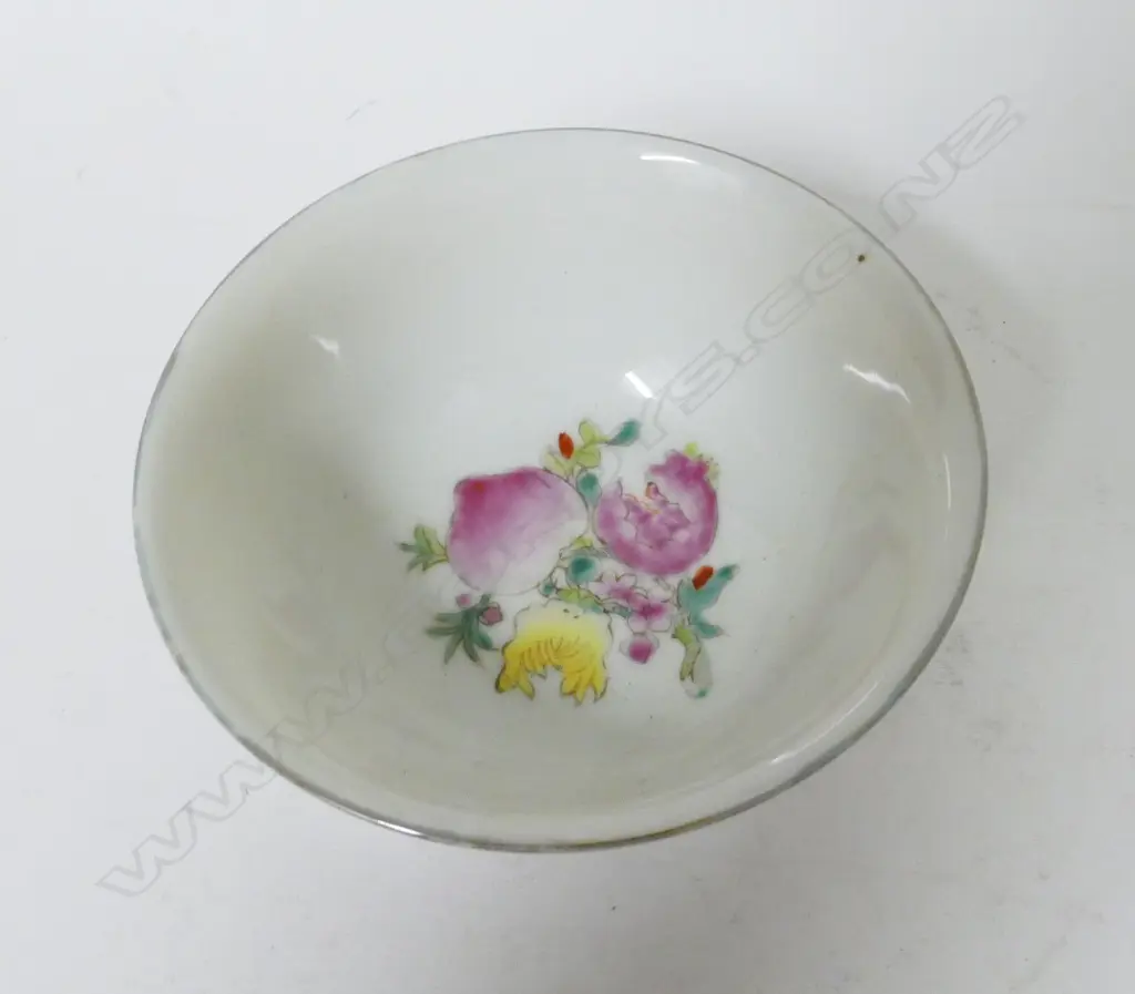 A fine Chinese porcelain bowl Image 1++
