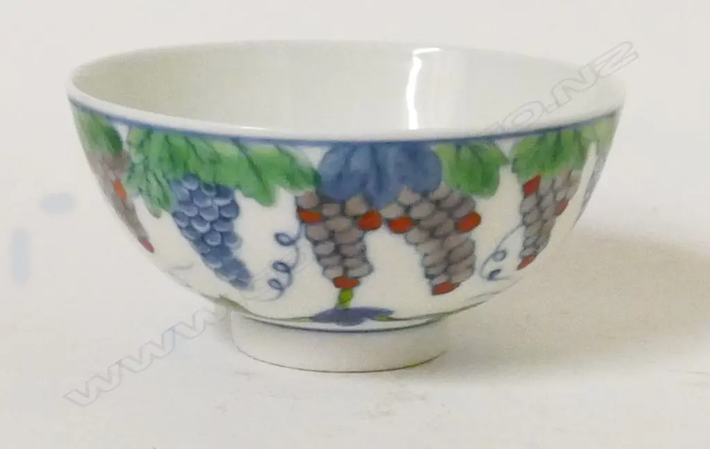 A small Chinese porcelain wine cup Image 1++