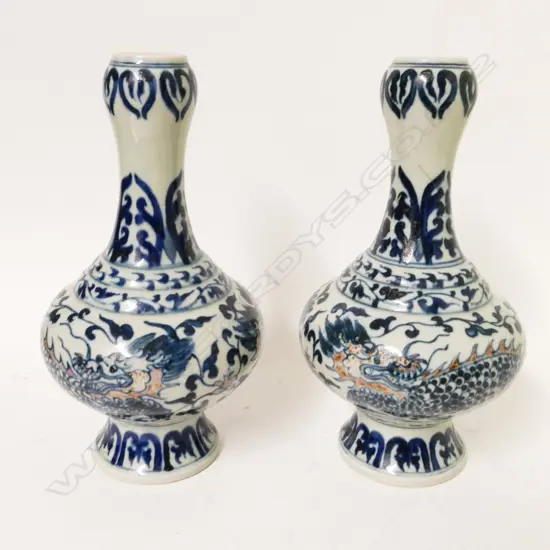 A pair of Chinese porcelain gourd vases