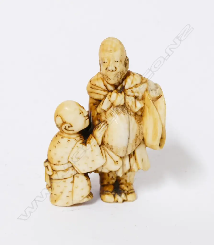 A small Japanese ivory netsuke Image 1++