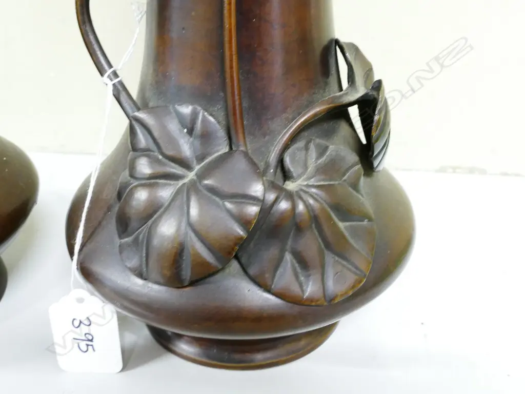 A pair of Japanese bronze vases Image 1++