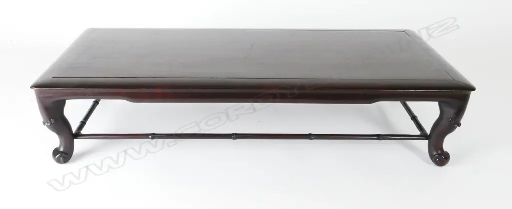 A fine Japanese hardwood display table Image 1++