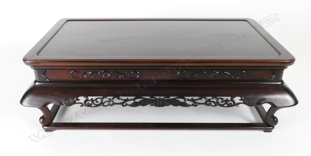 A fine Japanese rosewood display table Image 1++