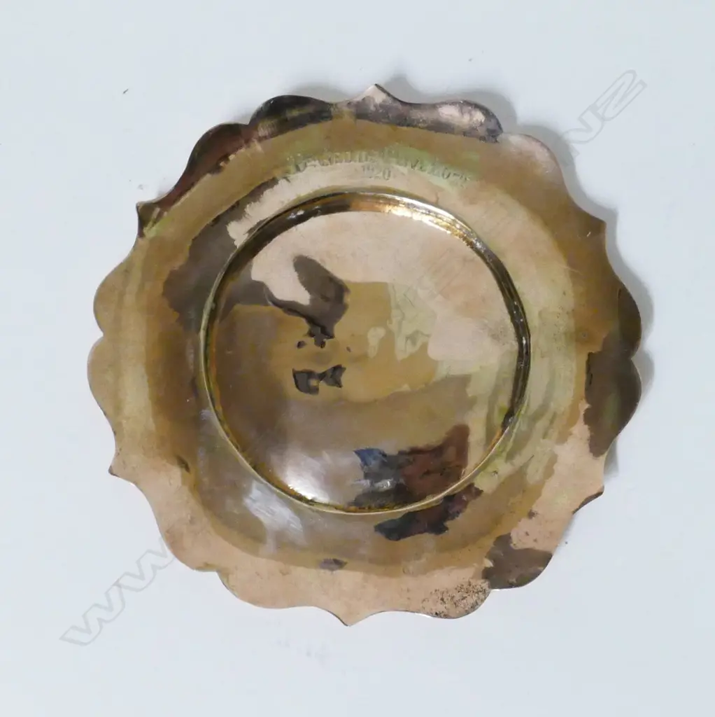 An early 20thC N.Z. made 9ct. rose gold presentation card tray by Kohn Image 1++