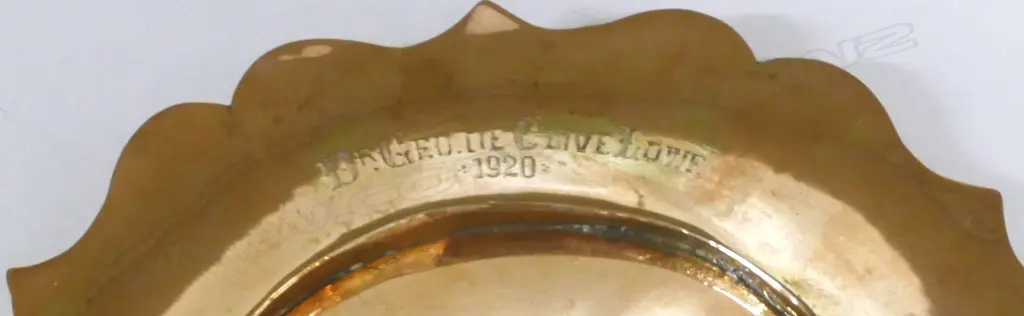 An early 20thC N.Z. made 9ct. rose gold presentation card tray by Kohn Image 1++