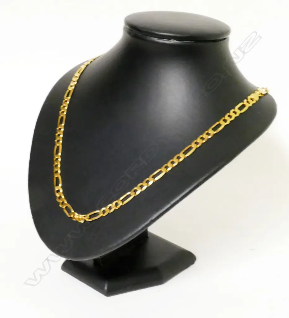 A heavy 18c.t gold chain Image 1++